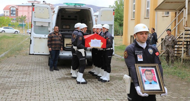 Bitlis'te Silah Kazası Sonucu Şehit Olan Polis Memuru Kırık İçin Tören Düzenlendi